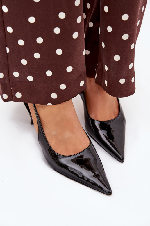 com efeito verniz Sapato com salto fino com salto aberto cor preta Talira