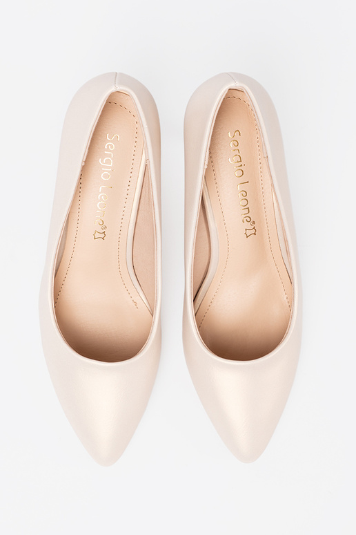 Salto alto branco estilo elegante com salto fino