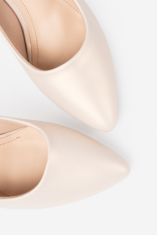 Salto alto branco estilo elegante com salto fino