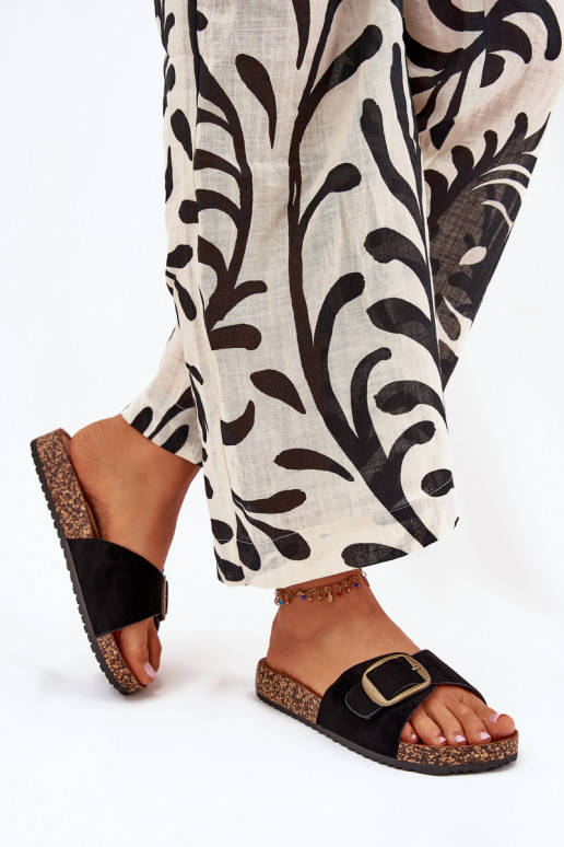 Chinelos femininos com fivelas com uma plataforma cor preta Zavira