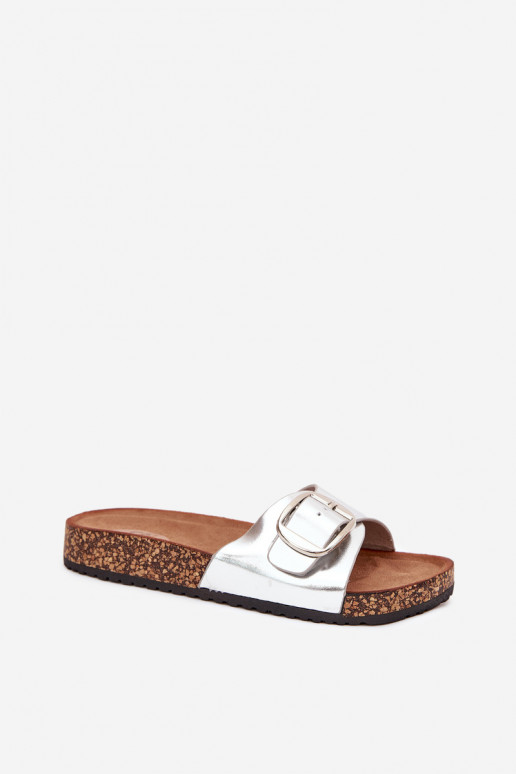 Chinelos femininos com uma plataforma com fivelas cor prata Vianara