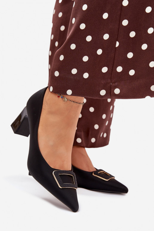 Sapato com salto decorar com fivelas cor preta Seriva