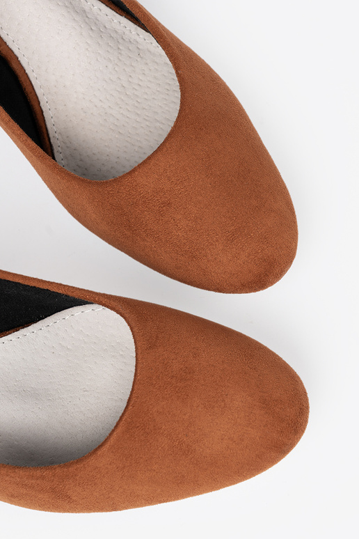 cor marrom salto alto z ozdobnym pratam obcasem cor marrom salto alto z ozdobnym pratam obcasem