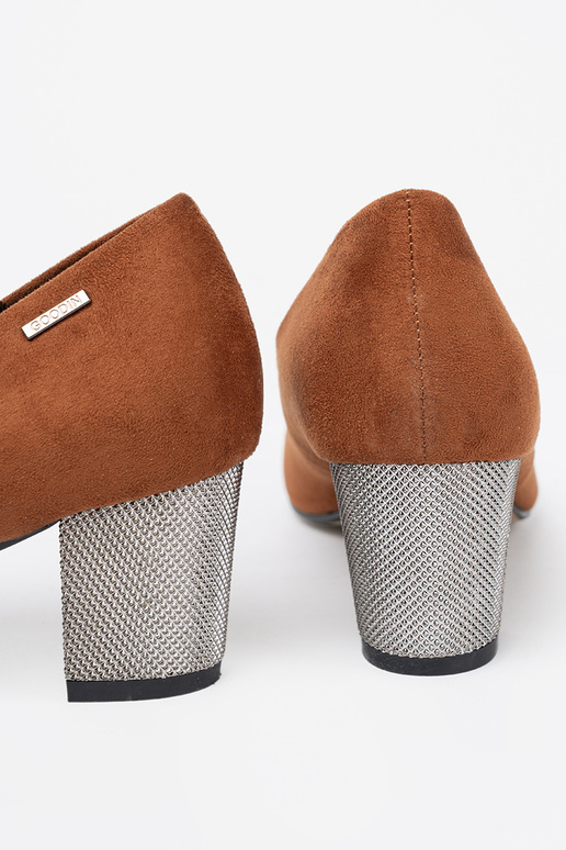 cor marrom salto alto z ozdobnym pratam obcasem cor marrom salto alto z ozdobnym pratam obcasem