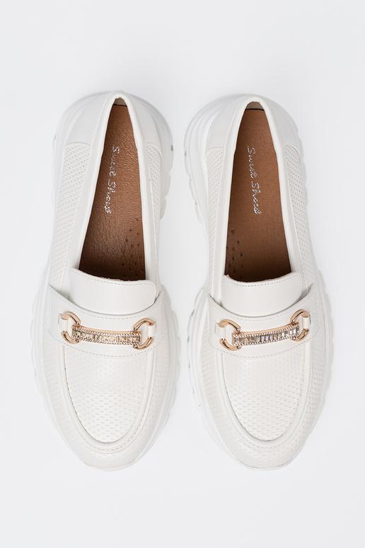 cor branca mocassins z dekoracyjnym douradom elementem. cor branca mocassins z dekoracyjnym douradom elementem.