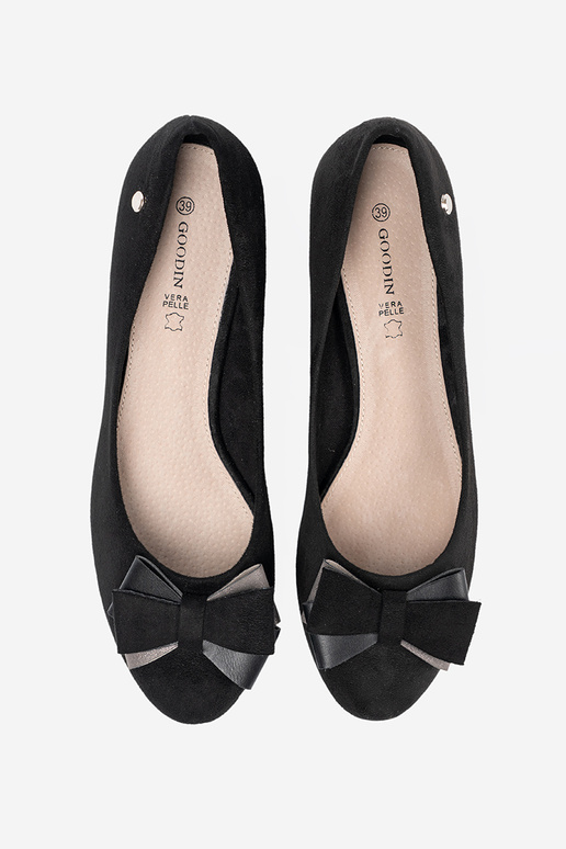 cor preta salto alto com um arco no calcanhar cor preta salto alto com um arco no calcanhar