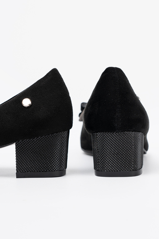 cor preta salto alto com um arco no calcanhar cor preta salto alto com um arco no calcanhar