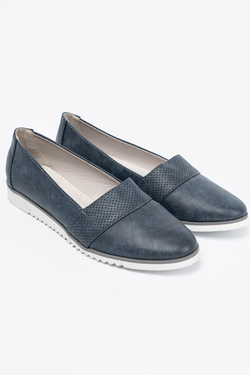 azul escuro mocassins em uma sola branca