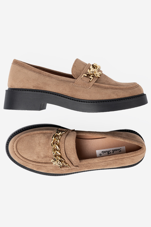 bege mocassins z douradom łańcuchem.