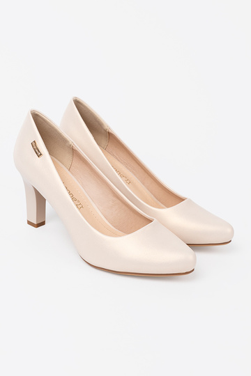 Sapato bege no calcanhar Sergio Leone