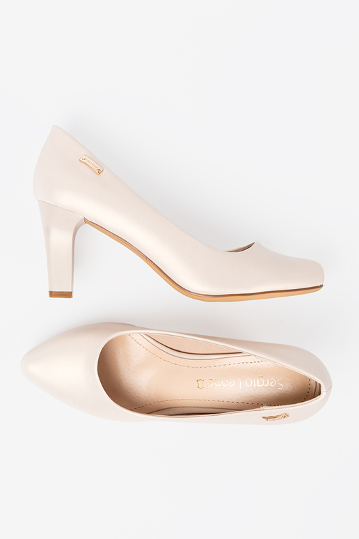 Sapato bege no calcanhar Sergio Leone