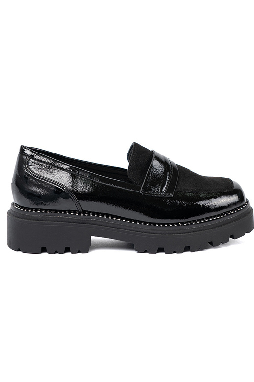 com efeito verniz mocassins com rebites