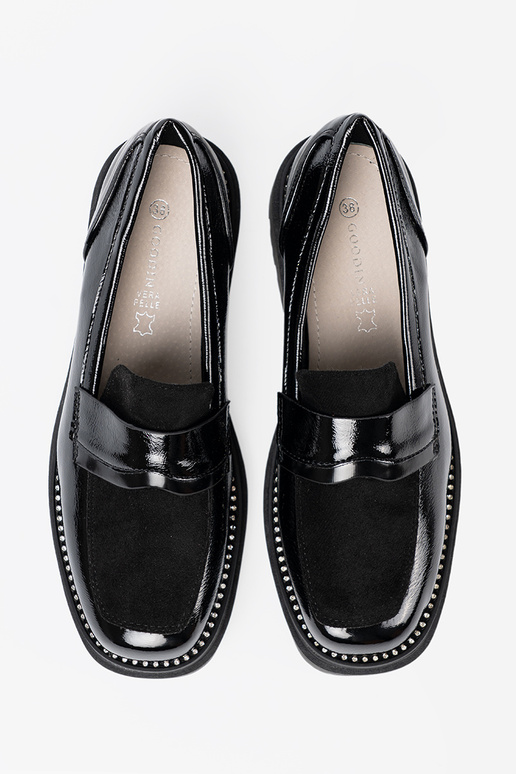 com efeito verniz mocassins com rebites