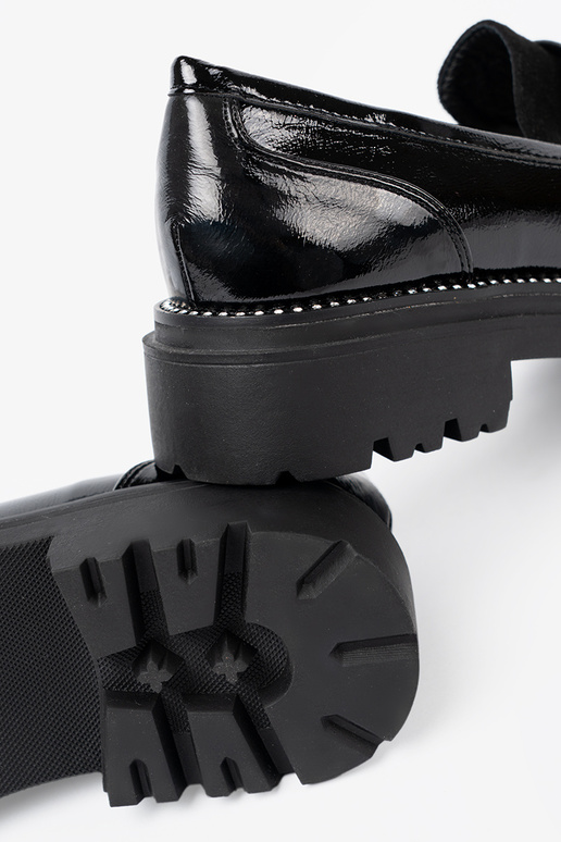 com efeito verniz mocassins com rebites