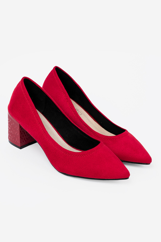 Estilo elegante salto alto na ozdobnym słupku