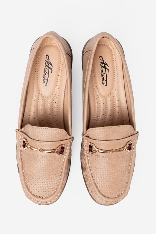 bege meio sapato ze douradom zdobieniem