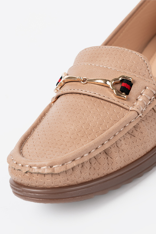 bege meio sapato ze douradom zdobieniem