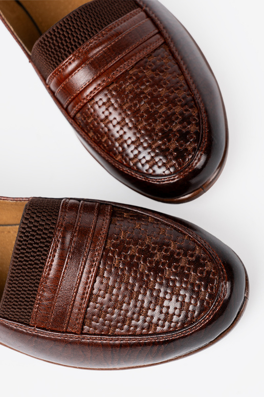 Sapatos femininos slip-on z fakturoParaanym noskiem