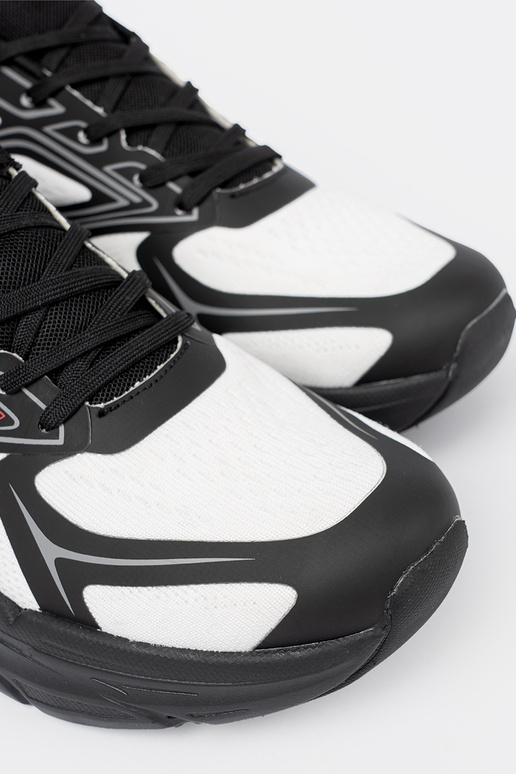 Conveniente calçado desportivo cor branca cor preta z siateczkoParaą strukturą McArthur