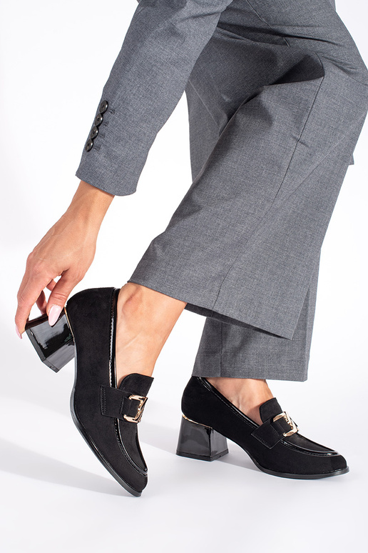 de camurça mulheres meio sapato em um poste grosso