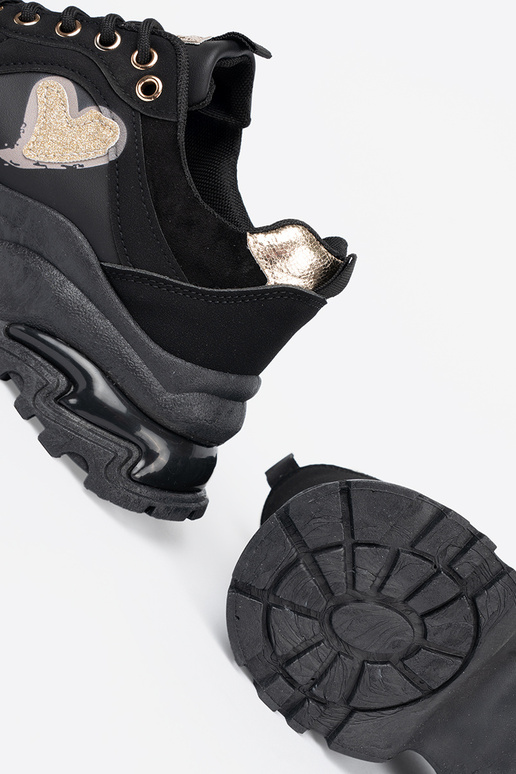 cor preta À modalo de tênis z ozdobnym douradom coraçãom