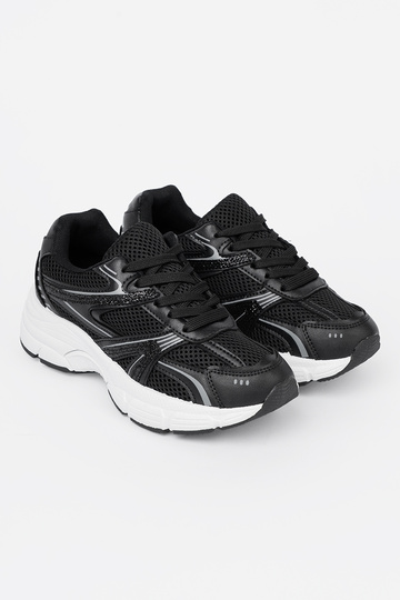 cor preta À modalo de tênis com malha i białą podeszParaą