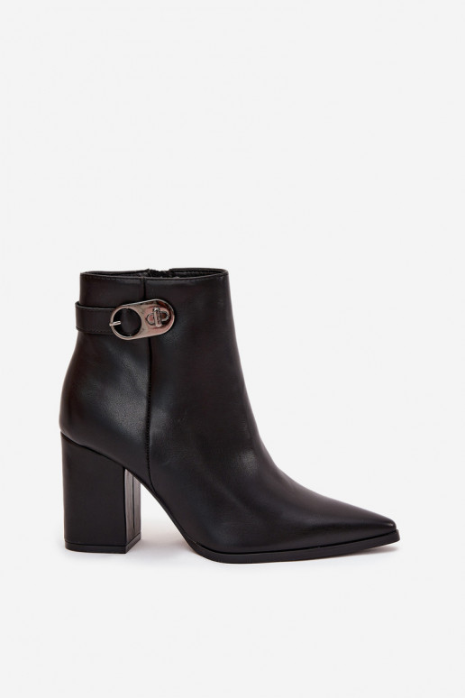 Botas femininas Com decorações Detalem cor preta Tharina Botas femininas Com decorações Detalem cor preta Tharina