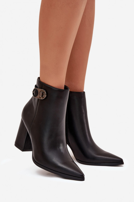 Botas femininas Com decorações Detalem cor preta Tharina Botas femininas Com decorações Detalem cor preta Tharina