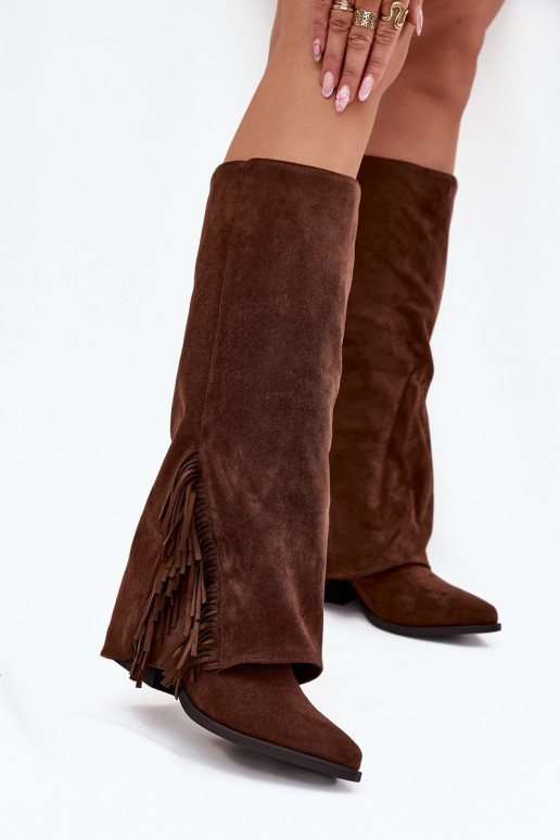 Um modelo atraente botas estilo vaqueiro Feminino com salto com franjas cor marrom Zalia