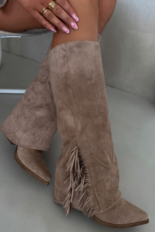 Um modelo atraente botas estilo vaqueiro Feminino com salto com franjas bege Zalia