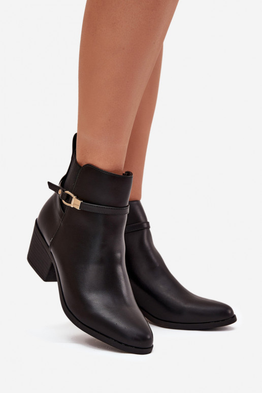 Botas femininas Casal o castelocom listrasem I cor douradam Detalem cor preta Zelinae
