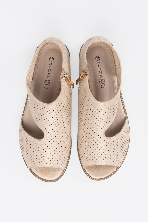 cor dourada sandálias a céu aberto em uma sola plana