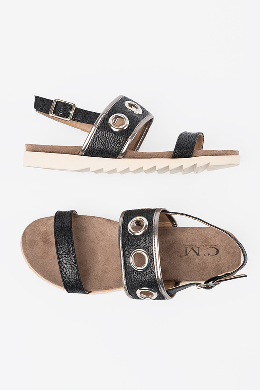 cor preta sandálias z ozdobnymi metaloParaymi kółkami