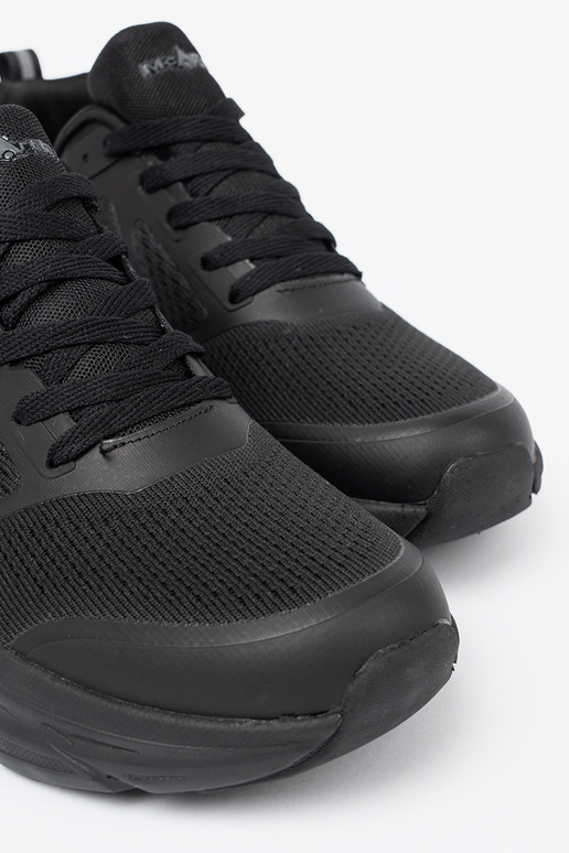 cor preta calçado desportivo homens com malha McArthur