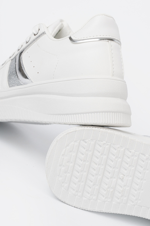 cor branca À modalo de tênis z metálicom pratam akcentem