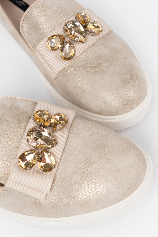cor dourada mocassins z biżuteryjnym detalem na przodzie