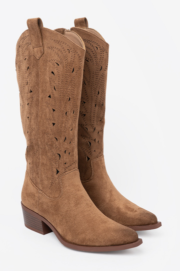 botas przed kolano cor marrom a céu aberto