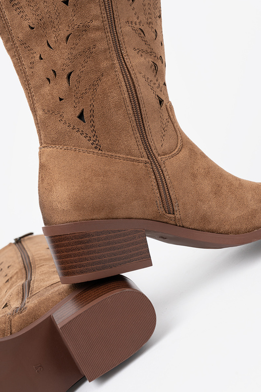 botas przed kolano cor marrom a céu aberto