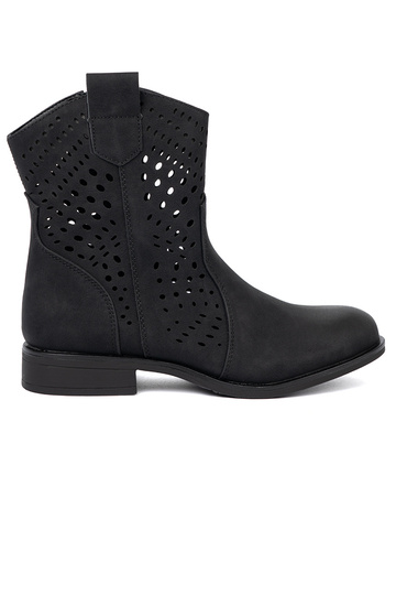 com elementos abertos cor preta sapato 2