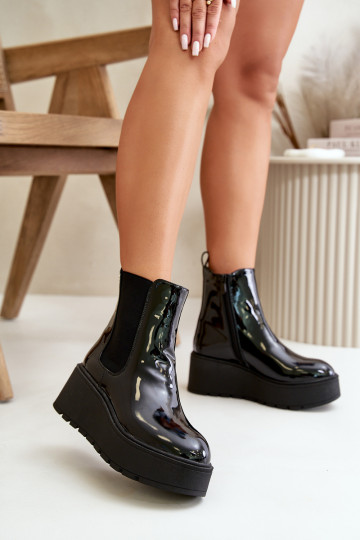 com efeito verniz Botas femininas com uma plataforma I Koturnie aquecimento cor preta EMloedia