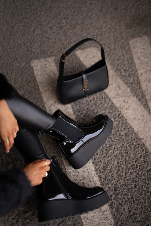 com efeito verniz Botas femininas com uma plataforma I Koturnie aquecimento cor preta EMloedia