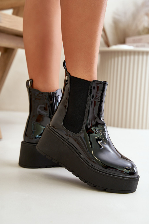 com efeito verniz Botas femininas com uma plataforma I Koturnie aquecimento cor preta EMloedia