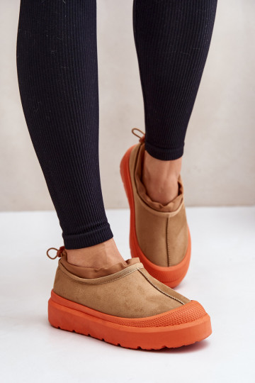 Botas de neve femininas com plataforma e parte superior baixa na cor marrom Izamine