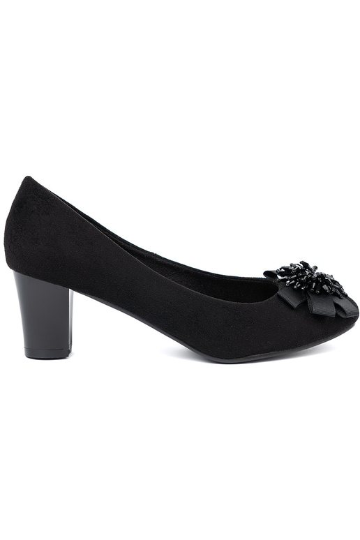 cor preta salto alto z ozdobnym kParaiatem