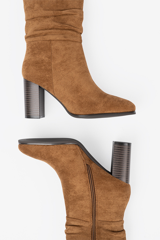 cor caramelo sapato com top babado i obcasem