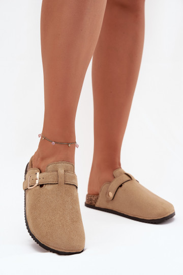 Chinelos femininos tipo tamanco com plataforma e fivelas douradas Big Star SS274738 na cor areia 2