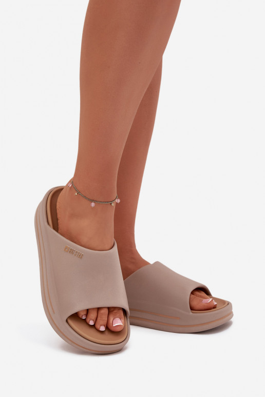 Chinelos femininos com uma plataforma Big Star SS274424 bege