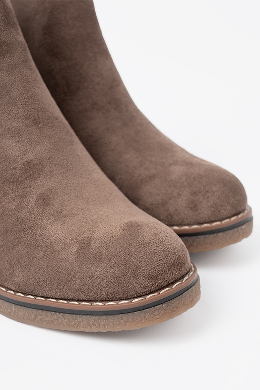 À modalo clássico escurobege sapato em um calcanhar estável