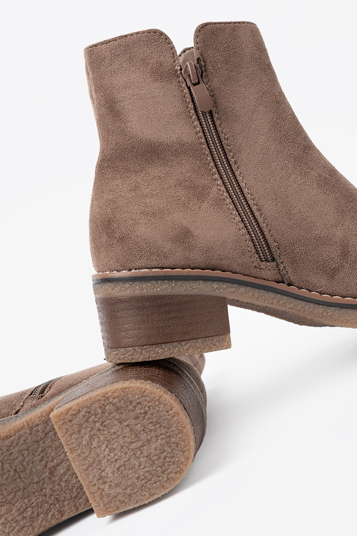 À modalo clássico escurobege sapato em um calcanhar estável