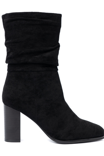 cor preta botas com top babado 2